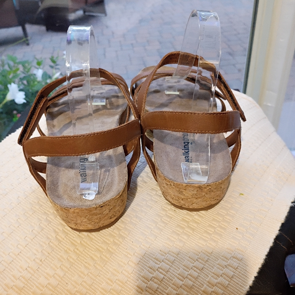 NWT.Walking Cradles Tan Sandals for Women.Made In Brazil - Picture 6 of 8